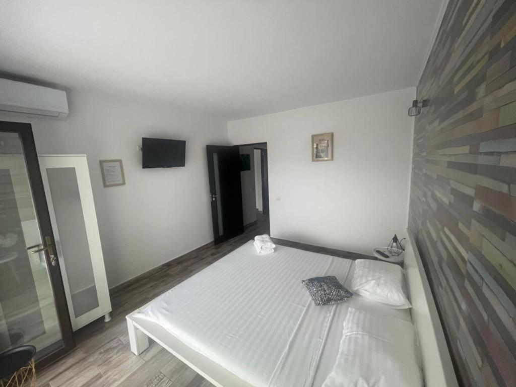 Mustaciosul Dunarii Hotel Eselnita Luaran gambar